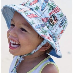 NWT Boys Bucket hat. Reversible. 50+ SPF